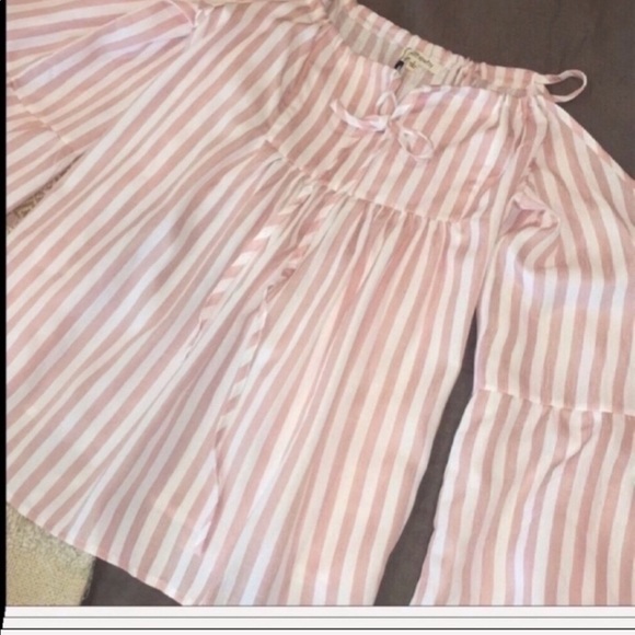 Soft Pink and White Bell Sleeve Top - Picture 4 of 4